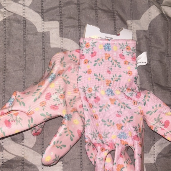 Garden gloves that I no longer need never used - Picture 2 of 3